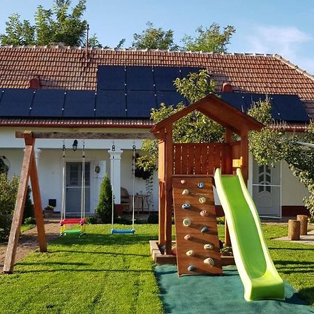 Harmonia Paraszthaz Es Apartman Poroszlo Exterior photo
