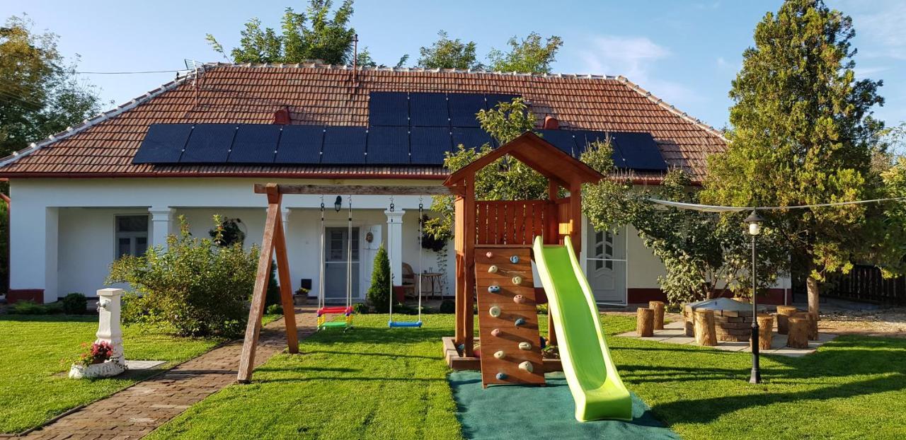 Harmonia Paraszthaz Es Apartman Poroszlo Exterior photo