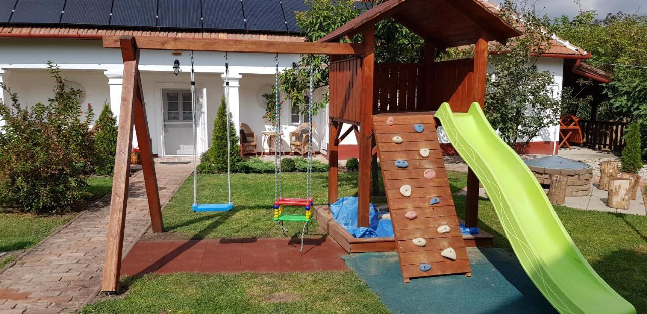 Harmonia Paraszthaz Es Apartman Poroszlo Exterior photo