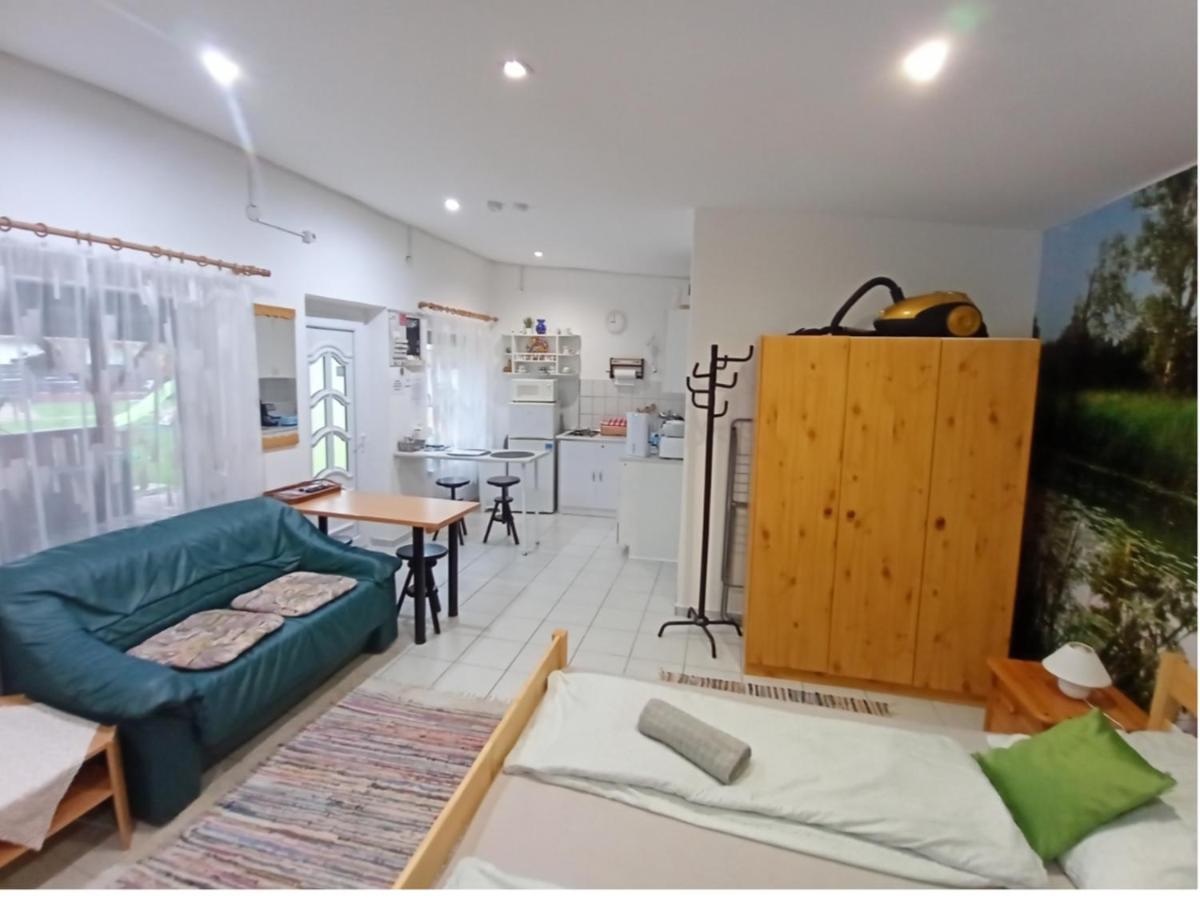 Harmonia Paraszthaz Es Apartman Poroszlo Exterior photo